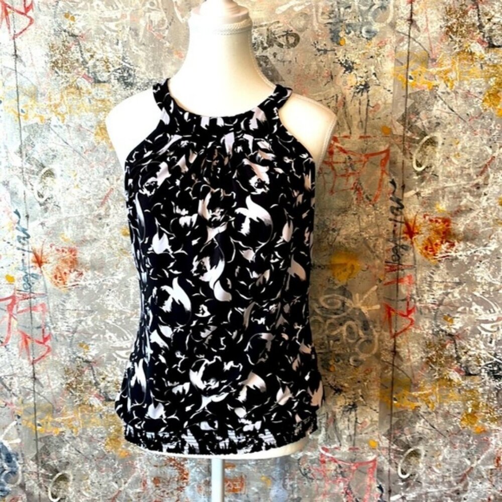 Black & White Dressy Tanktop with peekaboo slit. (S)